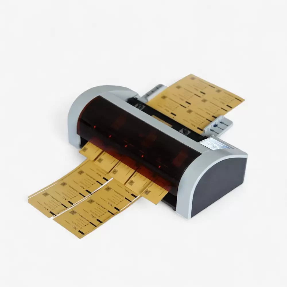 Vizitka kəsən Bulros F25